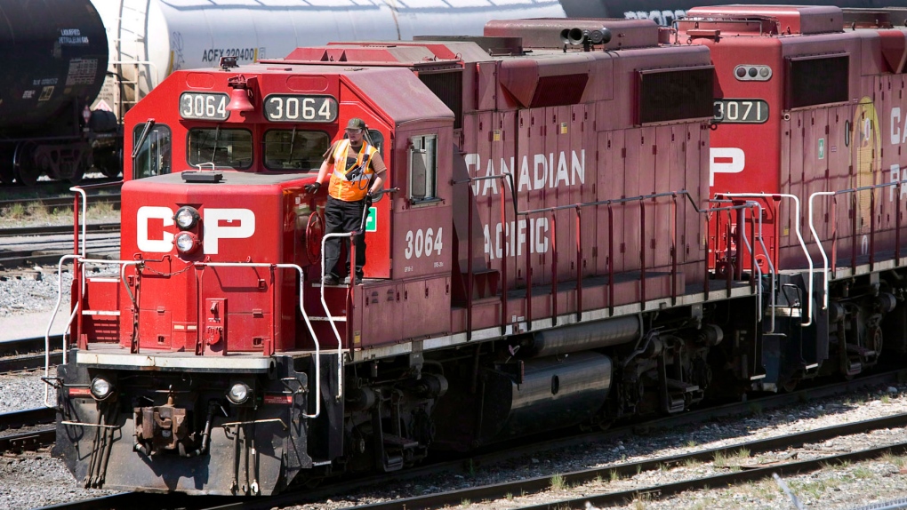 Canadian Pacific Railway locomotives move freight on May 16, 2012 (Jeff McIntosh / The Canadian Press)