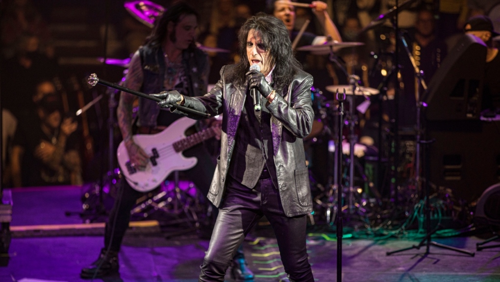 Alice Cooper performs on stage during Alice Cooper's 19th Annual Christmas Pudding Fundraiser at Celebrity Theatre on December 4, 2021 in Phoenix, Arizona. (Photo by Daniel Knighton/Getty Images)