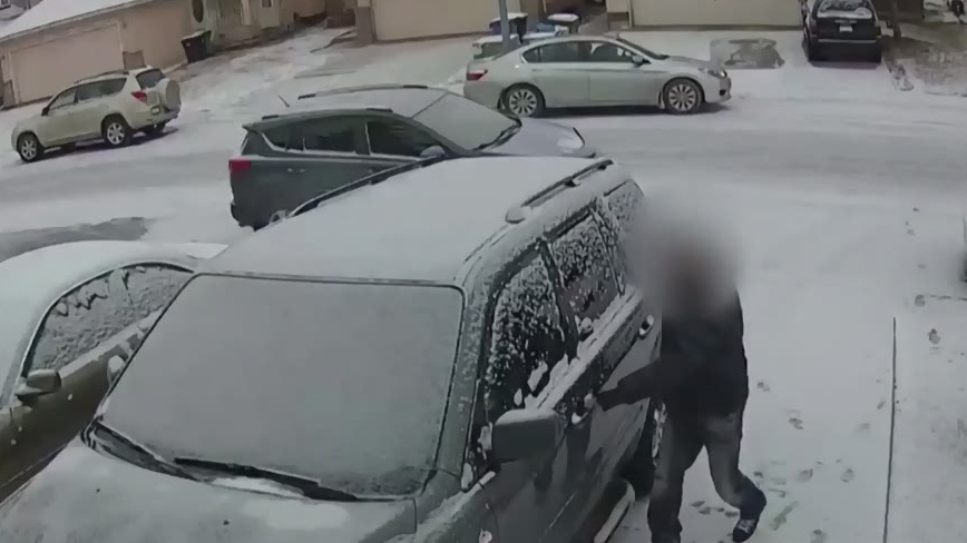Surveillance footage of the theft of an idling vehicle in Calgary. (file)