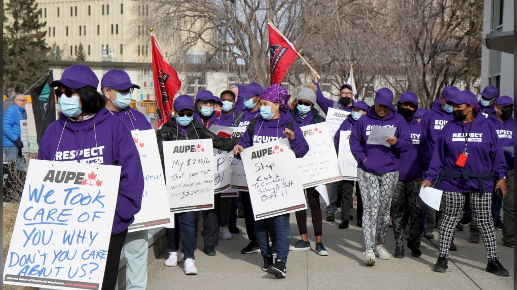 Alberta Union of Provincial Employees (AUPE) members at University of Calgary held an information rally against recent budget cuts. (Courtesy AUPE)
