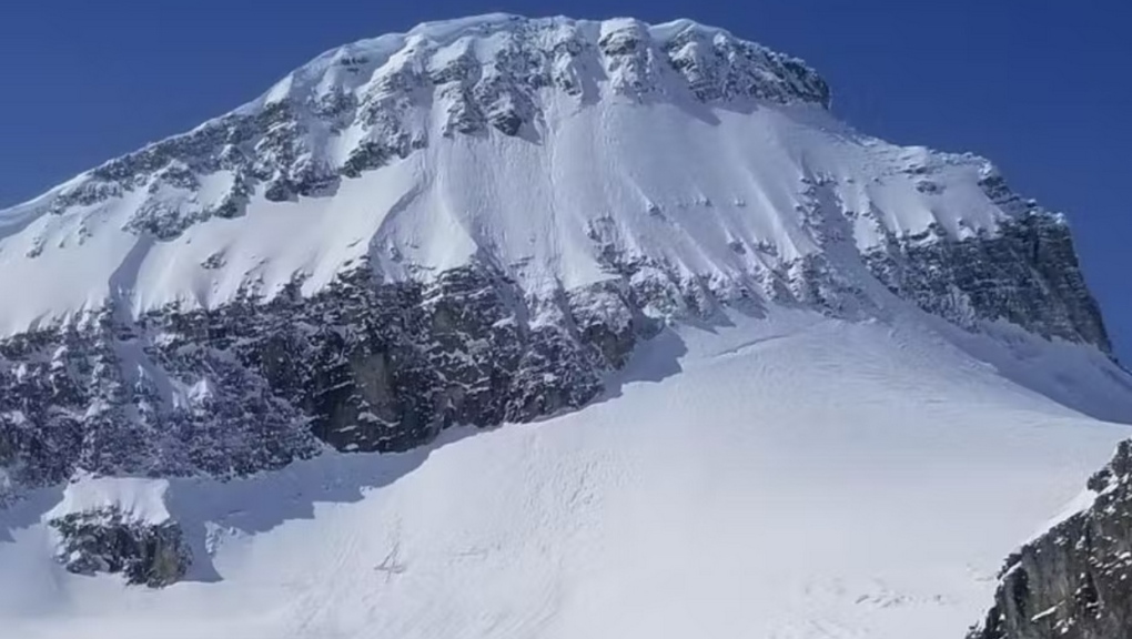 A photo from Avalanche Canada's website shows conditions after a slide. (Avalanche Canada) 