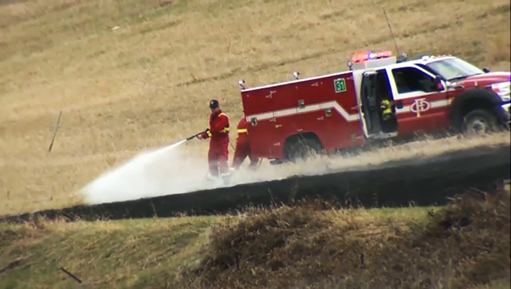 Fire crews quickly extinguished a grassfire that started in northeast Calgary around 4:30 Thursday afternoon