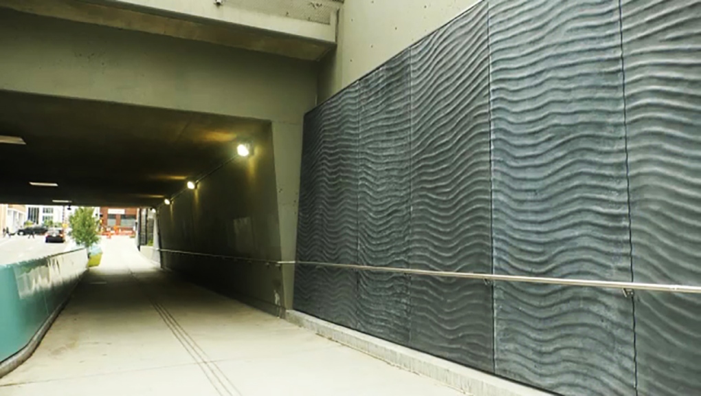 Pedestrians and cyclists passing through will notice fossilized ripples weaved throughout the underpass, in addition to texture on the walls inspired by prehistoric times, when this area was covered by an inland sea.