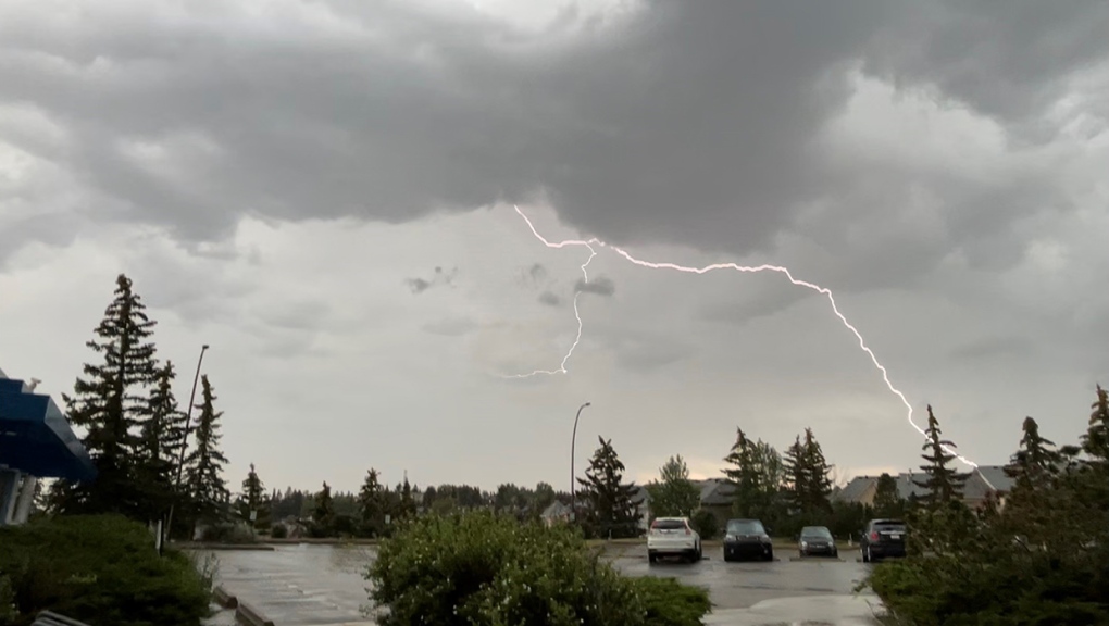 Thunderstorm over Signal Hill, Calgary, Friday July 29, 2022 (Photo: Camilla di Giuseppe)