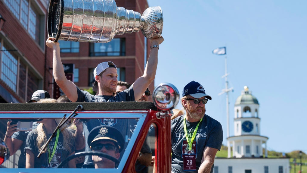 Coach makes rounds on AMI with Stanley Cup - Anna Maria Islander