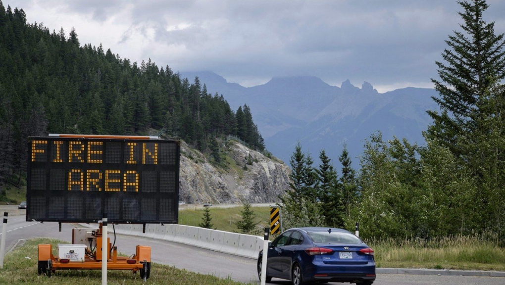 An independent review into a prescribed fire in May that led to evacuations in the Banff townsite has made a series of recommendations to try to prevent it from happening again. A sign warns of a forest fire in the area, Banff National Park, Friday, July 21, 2017. THE CANADIAN PRESS/Jeff McIntosh