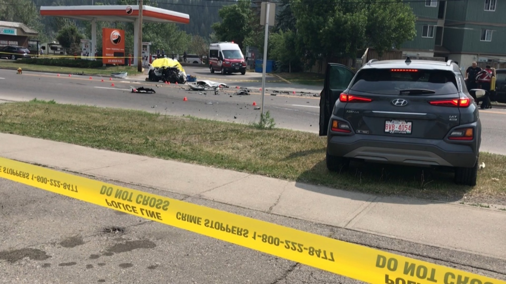 2 seriously injured in 2-car crash in Vancouver