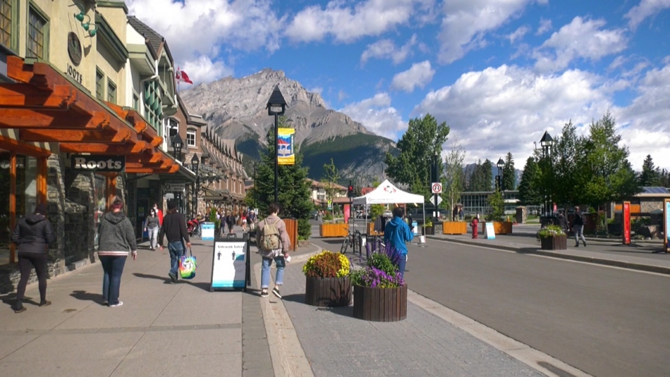 Banff Avenue, pedestrian, Banff, walkway