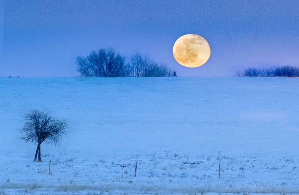 Snow moon, Strathmore, Mick, Feb. 27