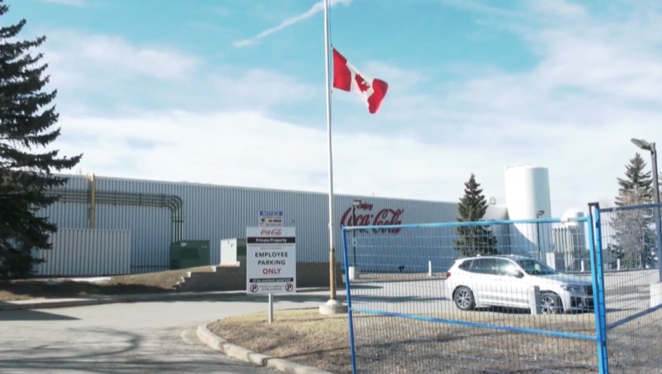 calgary, coca-cola, bottling plant, strike, teamst