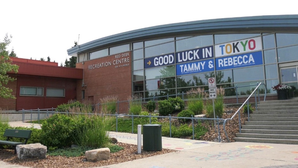 calgary, red deer, rebecca smith, relay swimming,